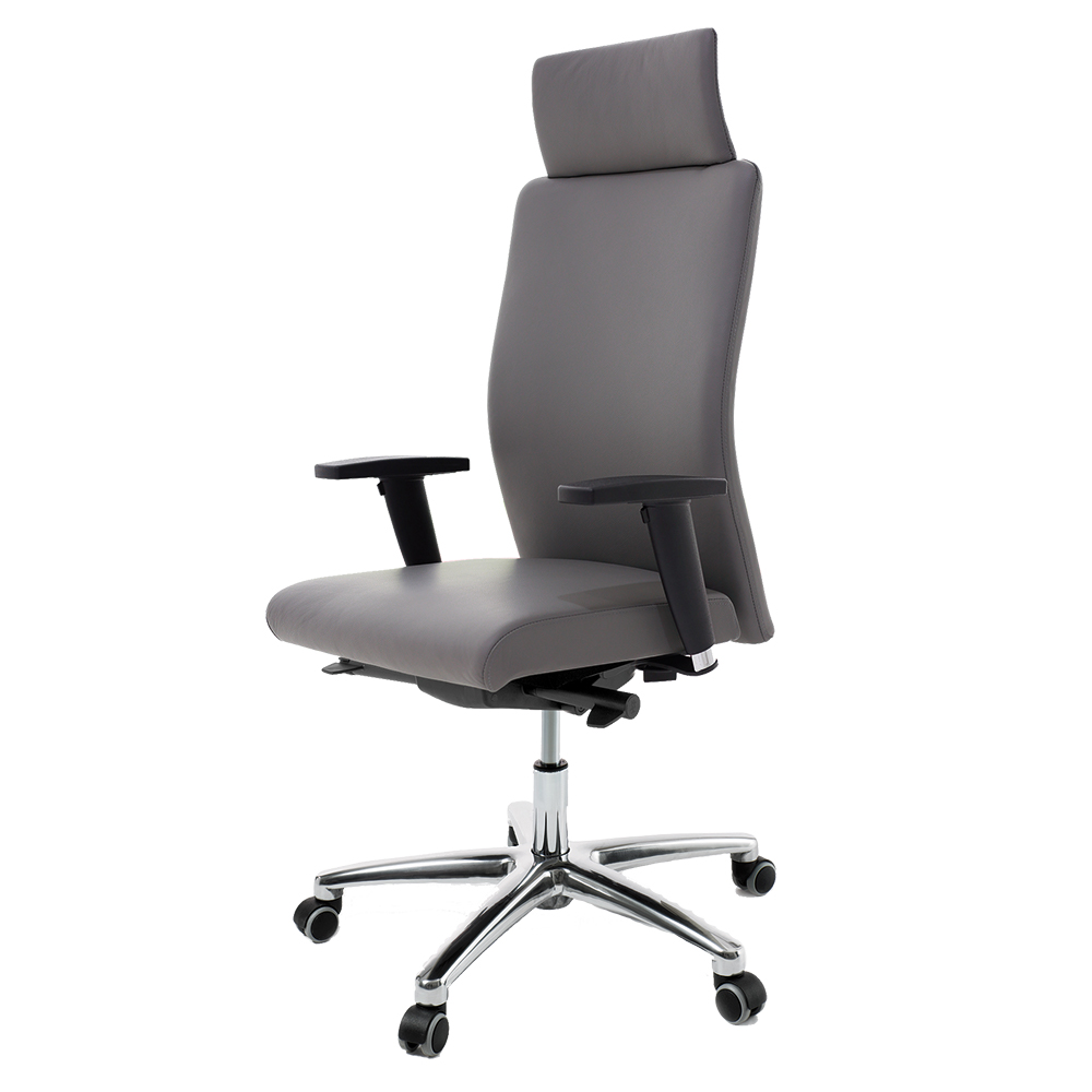 Mobiliario escolar Jumilla: Silla de dirección ergonómica tapizada en gris con reposacabezas integrado, reposabrazos ajustables y base cromada para despachos en Jumilla.