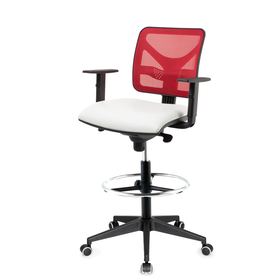 Mobiliario Escolar Guardamar del Segura: Silla técnica giratoria de altura elevada con respaldo de malla roja, asiento blanco, reposabrazos fijos y aro reposapiés cromado para centros educativos en Guardamar del Segura.