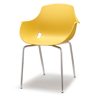 Mobiliario Escolar Catral: Silla de diseño ergonómico monobloque en color amarillo con reposabrazos integrados y estructura de patas metálicas cromadas para centros educativos en Catral.