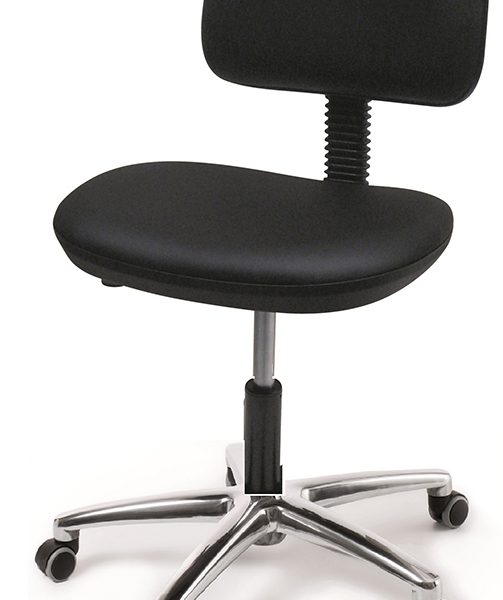 Mobiliario Escolar Los Alcázares: Silla de trabajo giratoria ergonómica sin brazos, tapizada en negro con base cromada de cinco radios y ruedas, para centros educativos en Los Alcázares.