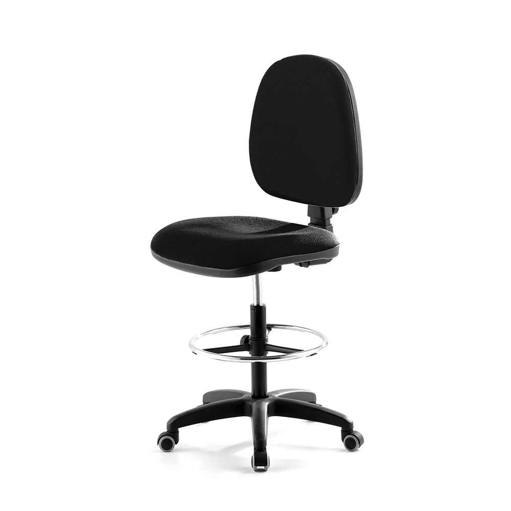 Mobiliario escolar Formentera del Segura: Taburete técnico ergonómico de altura regulable, con asiento y respaldo acolchados en negro, aro reposapiés cromado y base de cinco radios con ruedas para laboratorios en Formentera del Segura.