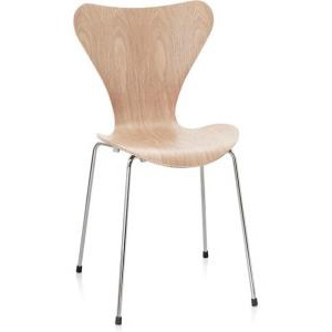 Mobiliario Escolar Jacarilla: Silla de diseño ergonómico en madera de fresno natural con silueta orgánica, estructura de cuatro patas metálicas cromadas y estilo nórdico para espacios educativos y oficinas en Jacarilla.