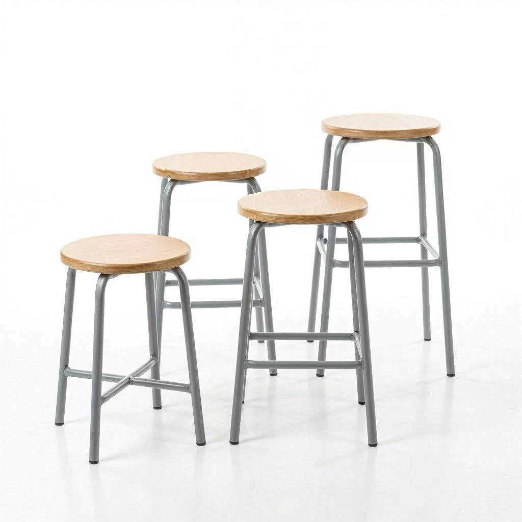 Taburetes escolares de laboratorio con asiento regulable en altura y estructura metálica gris sobre fondo blanco